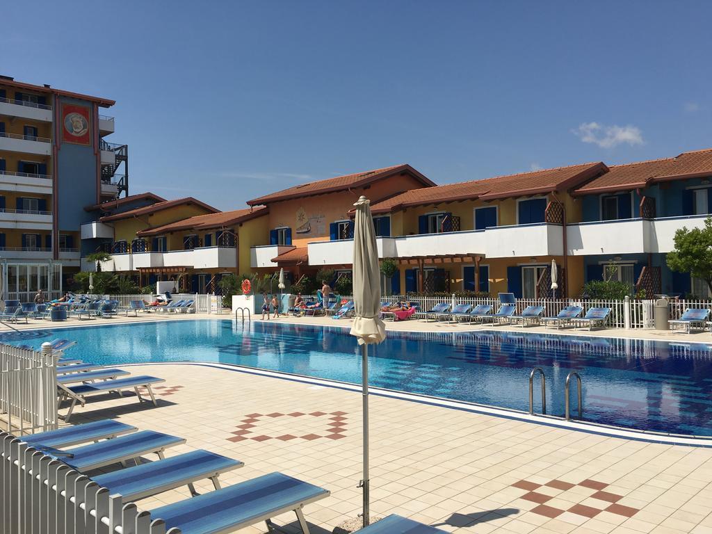 Villaggio Hemingway - Family Aparthotel Caorle Exterior foto